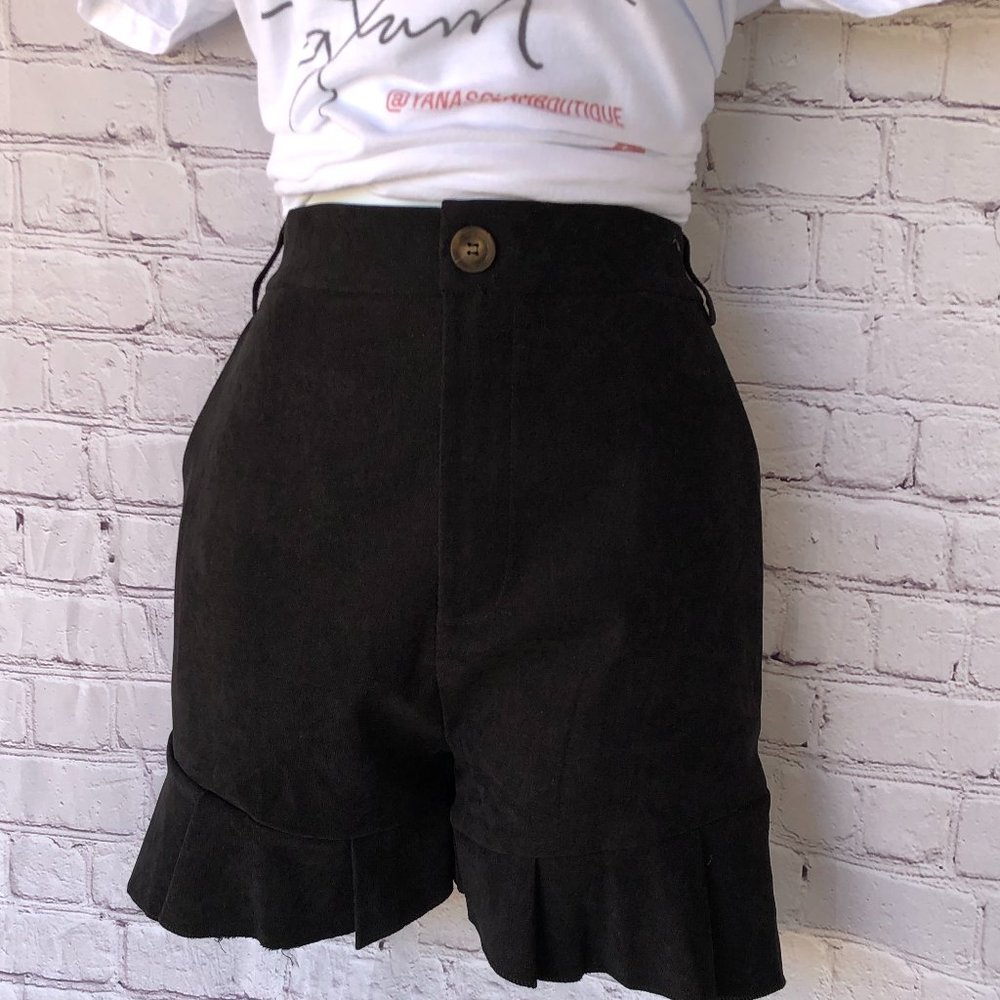 Black Ruffle Ready Shorts - Picture 6 of 7